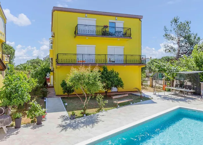 Nice Apartment In Pula With Kitchen